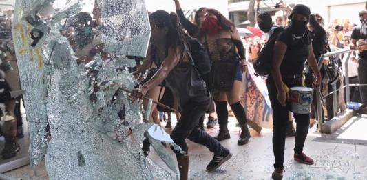 Protestan mujeres de CDMX contra abusos sexuales por parte policías