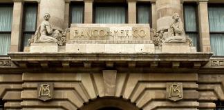 Decisión de recortar tasa de interés por Banxico divide al mercado y analistas en México