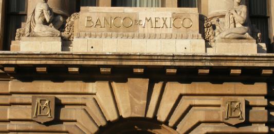 Banco central de México baja tasa de referencia 25 puntos base a 8%