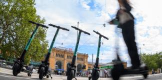 Ante el crecimiento del uso de patines el&eacute;ctricos en las calles, los nueve ayuntamientos metropolitanos deben regularlos, advierte Imeplan