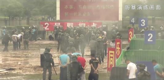El ejército chino lanza serias advertencias a manifestantes en Hong Kong