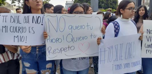 Marchan 1,500 estudiantes para exigir seguridad; el Ayuntamiento promete operativo especial en torno a Prepa 1
