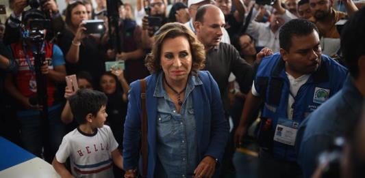 Excandidata a Presidencia entrega pasaporte y se somete a Justicia de Guatemala