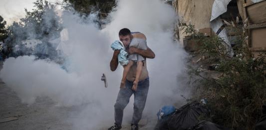 Grecia anuncia cambios en política migratoria tras incendio en campo de Lesbos
