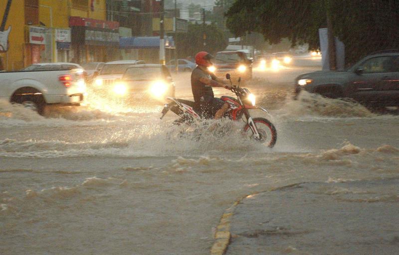 22 estados de México presentarán lluvias de torrenciales a fuertes este domingo