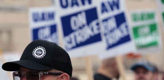 Unos 50 mil empleados de GM fueron a la huelga en EEUU