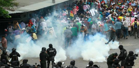Al menos 30 heridos, incluido uno de bala, en choques en Bolivia