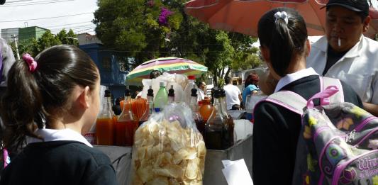 Senado mexicano aprueba en comisiones reforma sobre etiquetado de alimentos