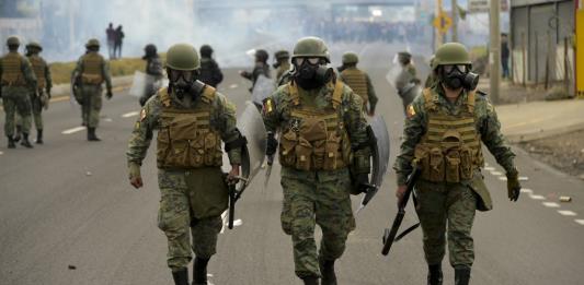 Manifestantes ocupan pozos y reducen producción petrolera en Ecuador