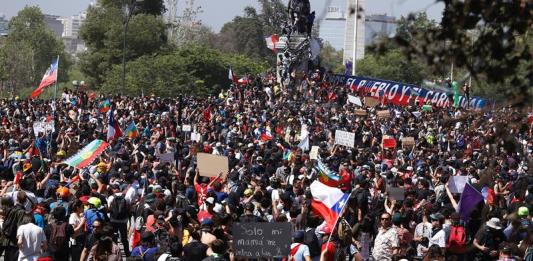 Primer día sin fallecidos en protestas en Chile, que suman 101 heridos más