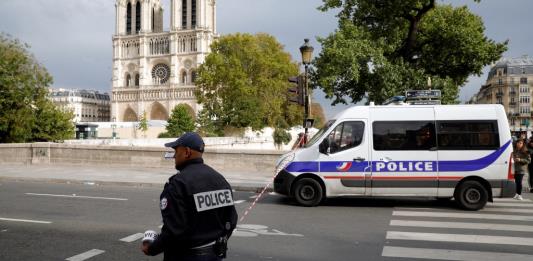 Cuatro policías y el agresor, muertos en un ataque en la jefatura policíal de París
