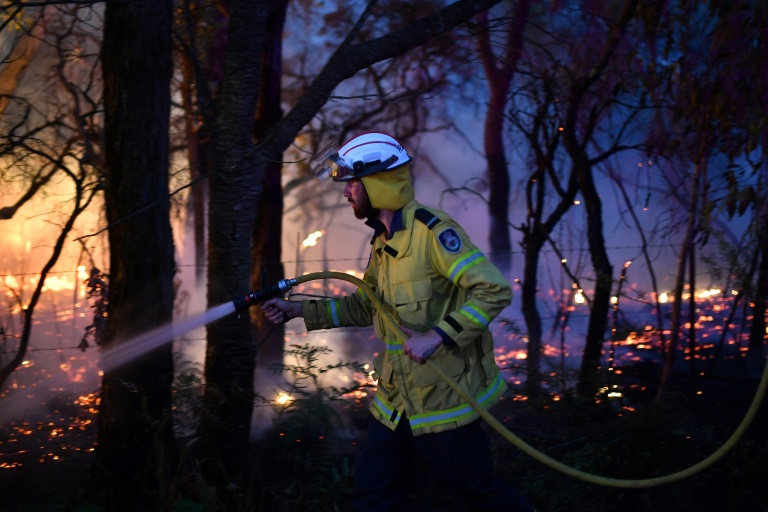 Australia lucha contra incendios