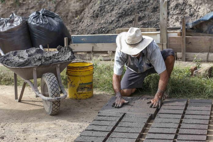Gobierno de Jalisco apoya al 78 por ciento de ladrilleros durante paro de labores