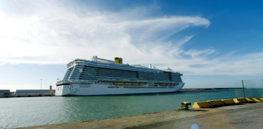 Crucero con 7,000 personas, bloqueado cerca de Roma por casos sospechosos de coronavirus