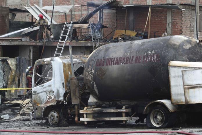Dos muertos y más de 30 heridos por explosión de camión de gas en Lima