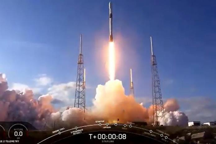 Cohete de SpaceX lanza al espacio cuarto grupo de 60 satélites de internet