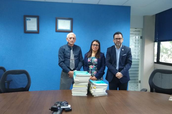 CU Lagos recibe donación de libros por parte de destacado doctor de la Región