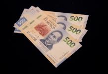 La Bolsa mexicana cae un 0,74 % en la semana y pierde el piso de las 57.000 unidades