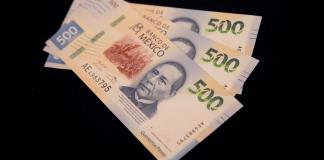 La Bolsa mexicana cae un 0,74 % en la semana y pierde el piso de las 57.000 unidades
