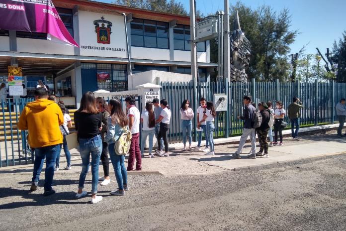 Inicia entrega de beca Benito Juárez en Preparatoria Regional de Lagos de Moreno