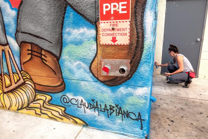 Un mural de más de 40 metros para inspirar a los trabajadores esenciales de Miami