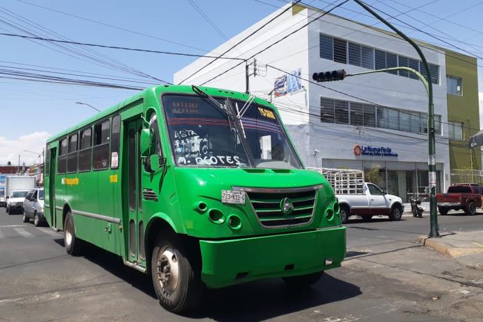Plantean activistas tarifa del transporte público de cinco pesos