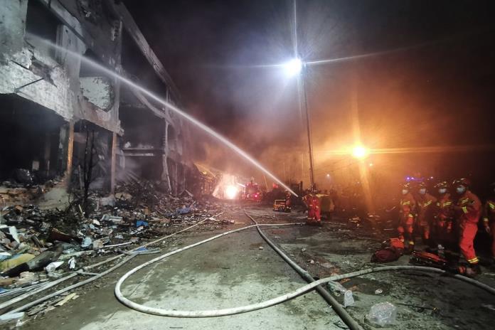 Sube a 19 número de muertos por explosión de camión cisterna en este de China