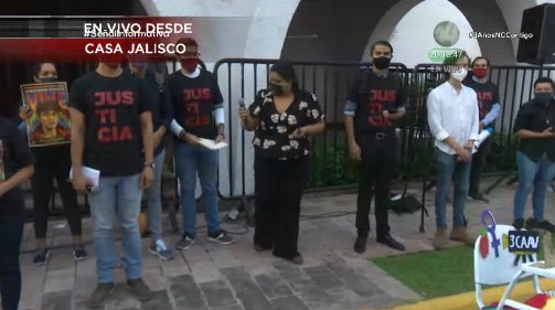 Se reúnen a las afueras de Casa Jalisco, protestan por el asesinato de Jonathan Santos