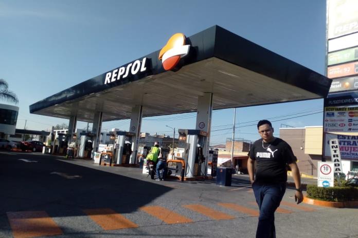 Gasolina sigue al alza por recuperación del petróleo mexicano: AMLO
