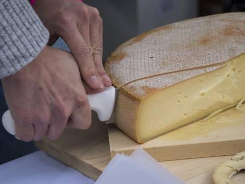 Un fabricante de quesos suizo, investigado tras 10 muertes por listeriosis