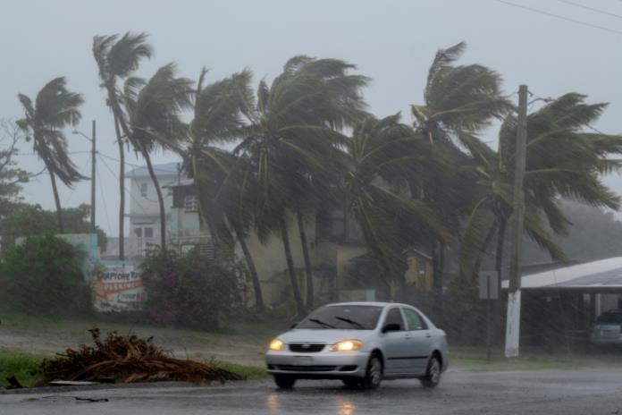Tormenta Laura se convierte en huracán en el Golfo de México