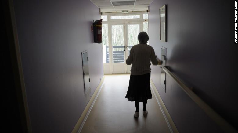 Estudio revela por qué mujeres son más propensas a enfermedad de Alzheimer