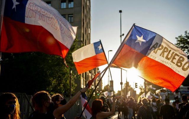 Voto a favor de una nueva Constitución en Chile aventaja holgadamente en plebiscito