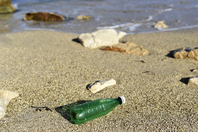 Casi 230 mil toneladas de plástico se vierten cada año en el Mediterráneo