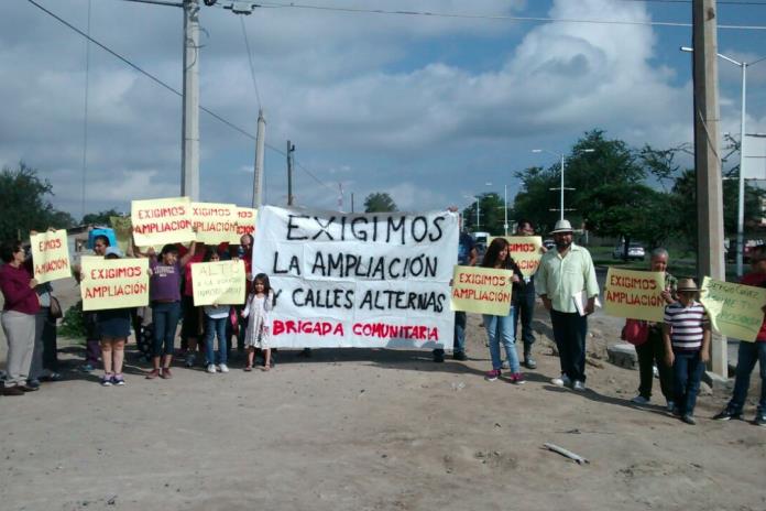 Vecinos de Urbi exigen vía alterna de ingreso y salida en Tonalá