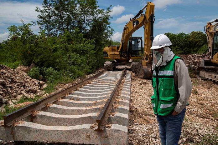 México anuncia que empresa del Ejército administrará Tren Maya y aeropuertos