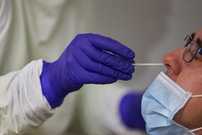 Reforzarán aplicación de pruebas anticovid en laboratorios públicos de Jalisco