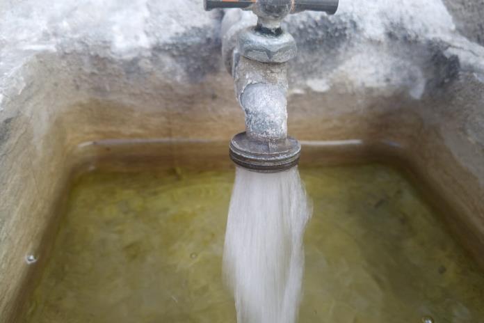 Industria del agua embotellada es favorecida por la mala calidad del agua potable