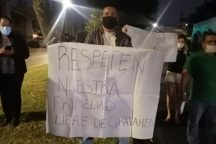 Vecinos de Villas del Centinela se manifiestan contra aviso de desalojo