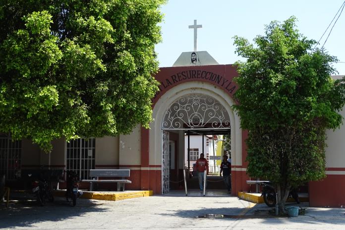 Sin músicos, bebidas y alimentos abrirán cementerios de Ocotlán el 10 de mayo