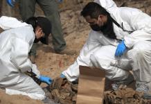 Hallan cinco cuerpos dentro de fosa clandestina en Veracruz