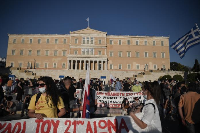 Huelgas y protestas en Grecia contra una ley laboral