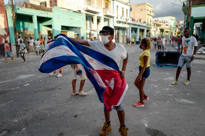 El internet móvil, gran aliado de las airadas protestas en Cuba