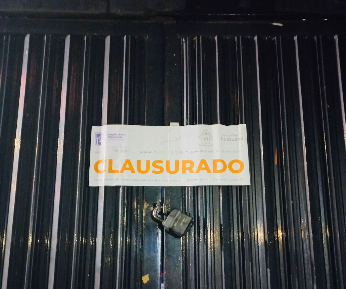 Guadalajara clausura construcción en Chapultepec Country; trabajadores ignoran los sellos