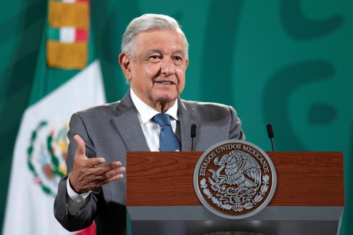 AMLO destaca Refinería, Tren Maya y Mexicana; insiste en jueces por elección