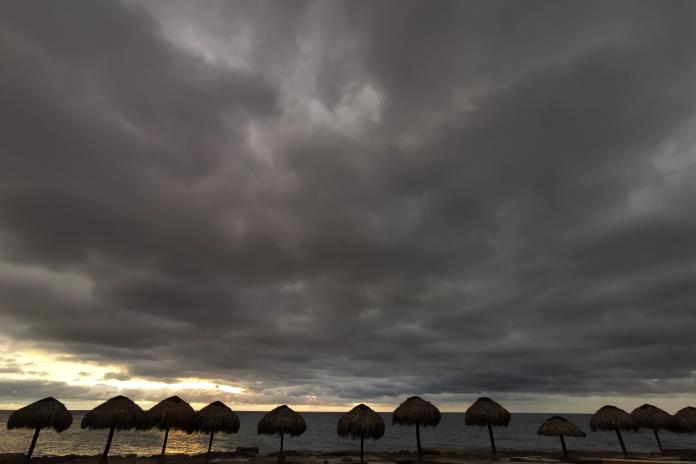Huracán Felicia se mantiene en categoría 4 lejos de costas mexicanas