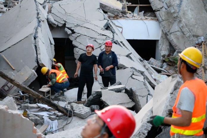 Al menos un muerto y 10 desaparecidos por derrumbe de un hotel en China