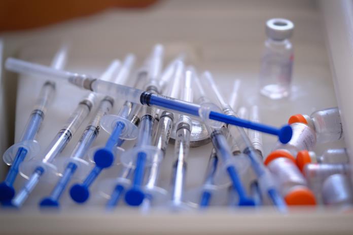 Hallazgo de investigadores del CUCS abre las puertas a vacunas universales contra coronavirus 