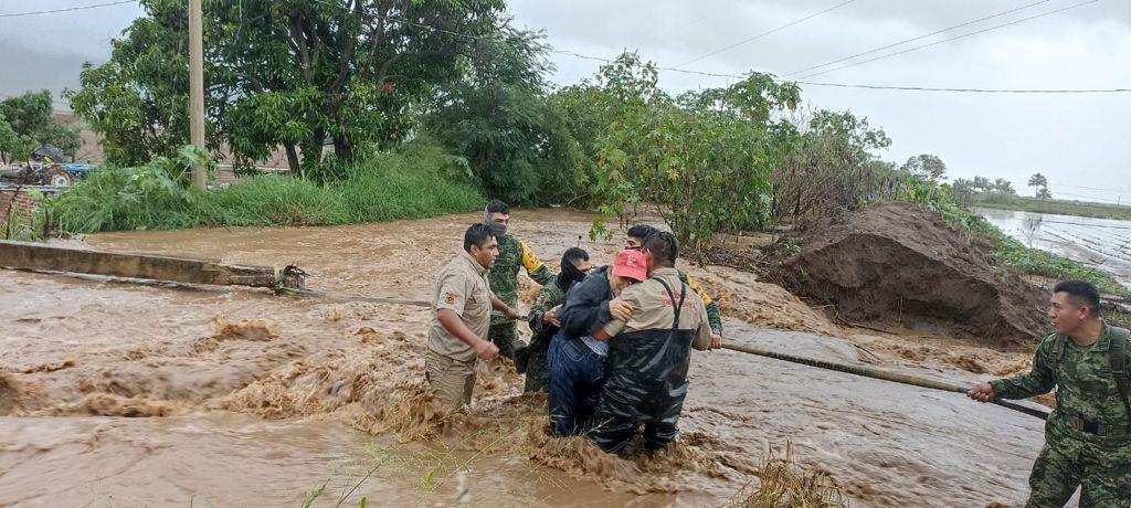 A su paso por Jalisco, Nora daña más de 500 viviendas y causa deslaves en carreteras