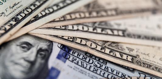 Ante el debilitamiento del precio del dólar, México registra un mayor consumo en ropa que en tecnología